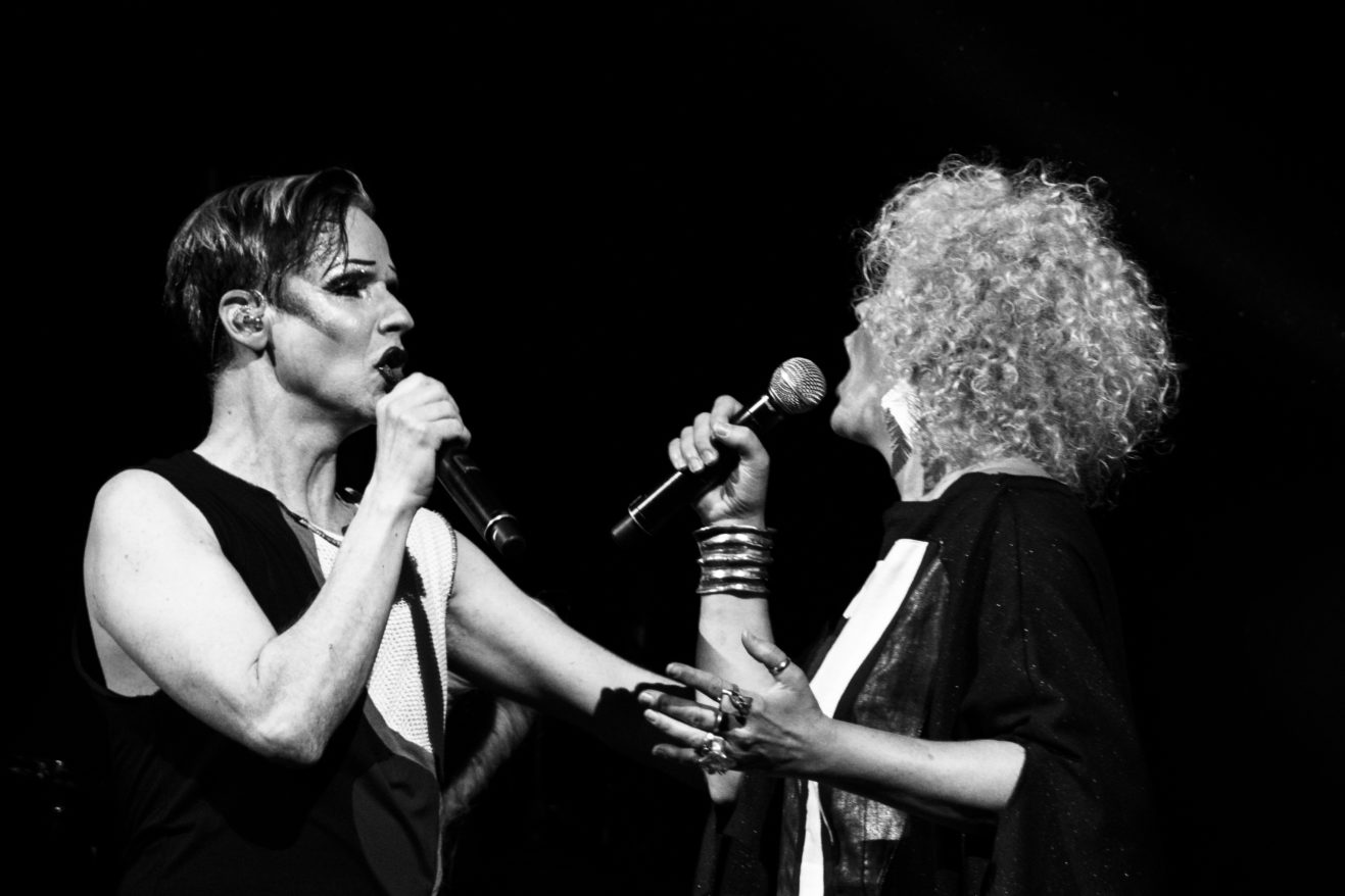 John Cameron Mitchell and Amber Martin sing on stage